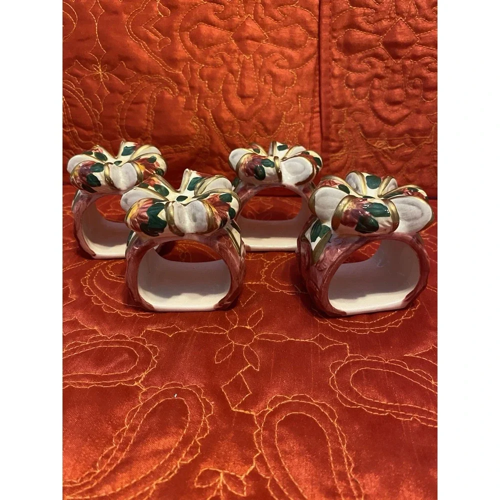 Vintage Set 4 Ceramic‎ Christmas Holly & Ribbon Napkin Rings Holders Great Cond